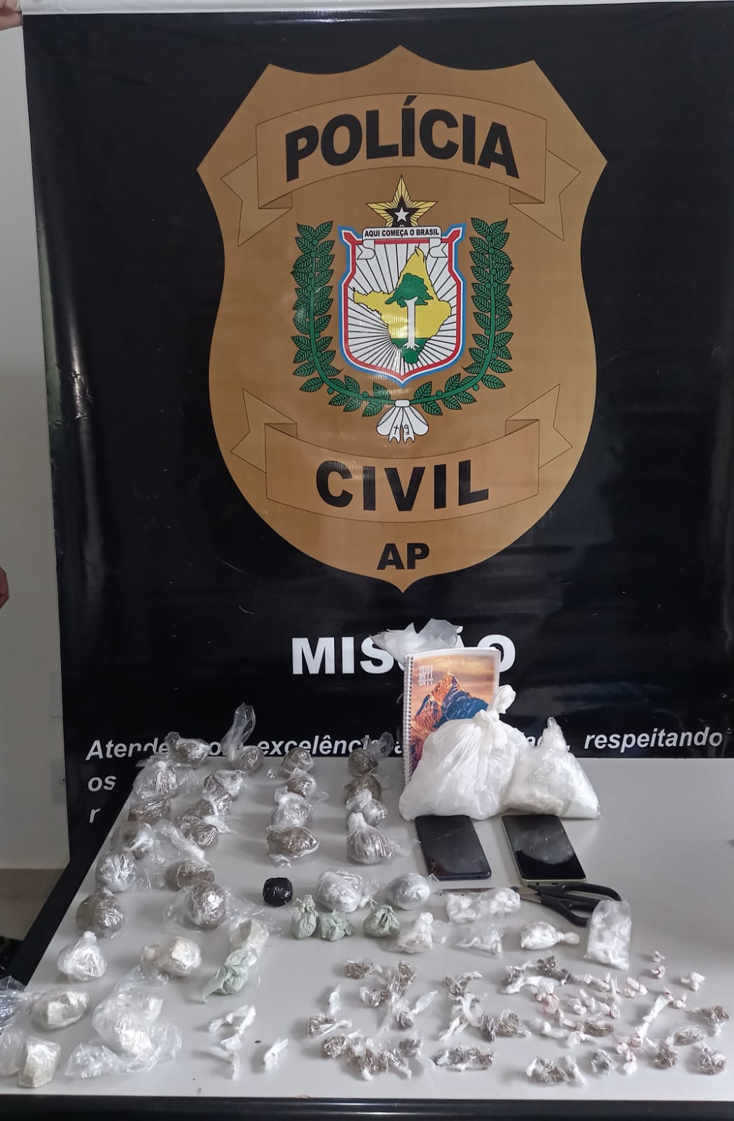 EM CALÇOENE, POLÍCIA CIVIL REALIZA OPERAÇÃO QUE RESULTA NA PRISÃO DE DOIS TRAFICANTES E NA APREENSÃO DE DROGAS